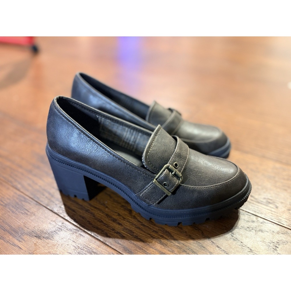 Jellypop Tully Heeled Loafers Faux Leather Brown Buckle Trendy Y2K Sz 7.5 EUC